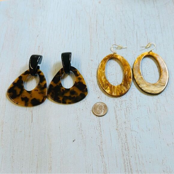 Acrylic Tortoise Shell and Swirl Dangle Earrings - Picture 1 of 3